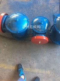 �������y